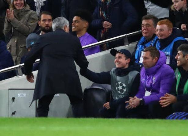 HLV Mourinho cam on cau be nhat bong giup Kane ghi ban hinh anh