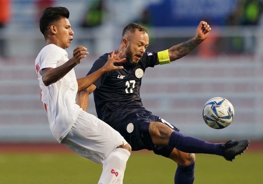 Schrock bat luc trong tran thua cua U22 Philippines hinh anh