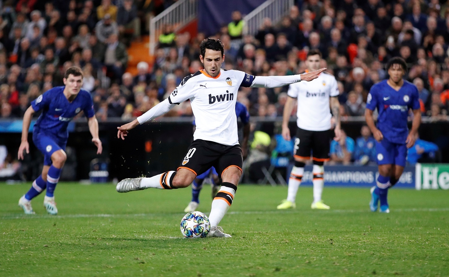 Chelsea dau Valencia anh 8