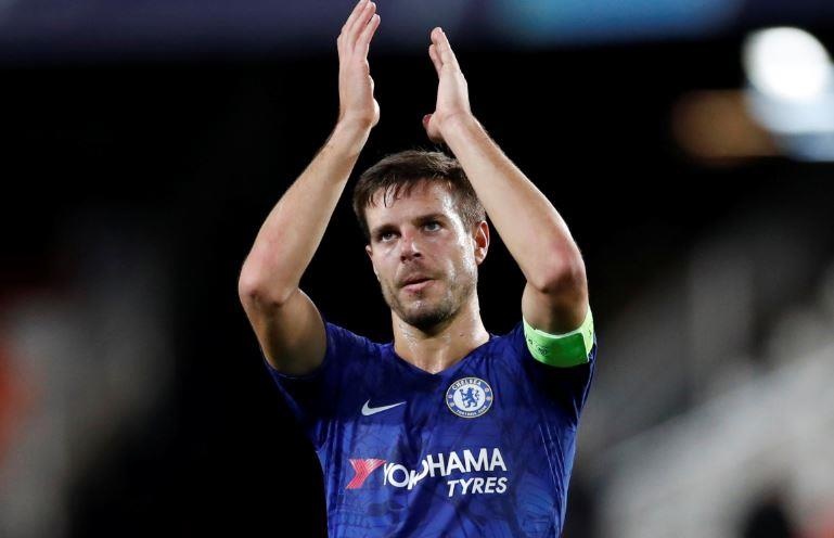 Tien ve Valencia tat bong thanh ban khien Chelsea bi cam hoa hinh anh