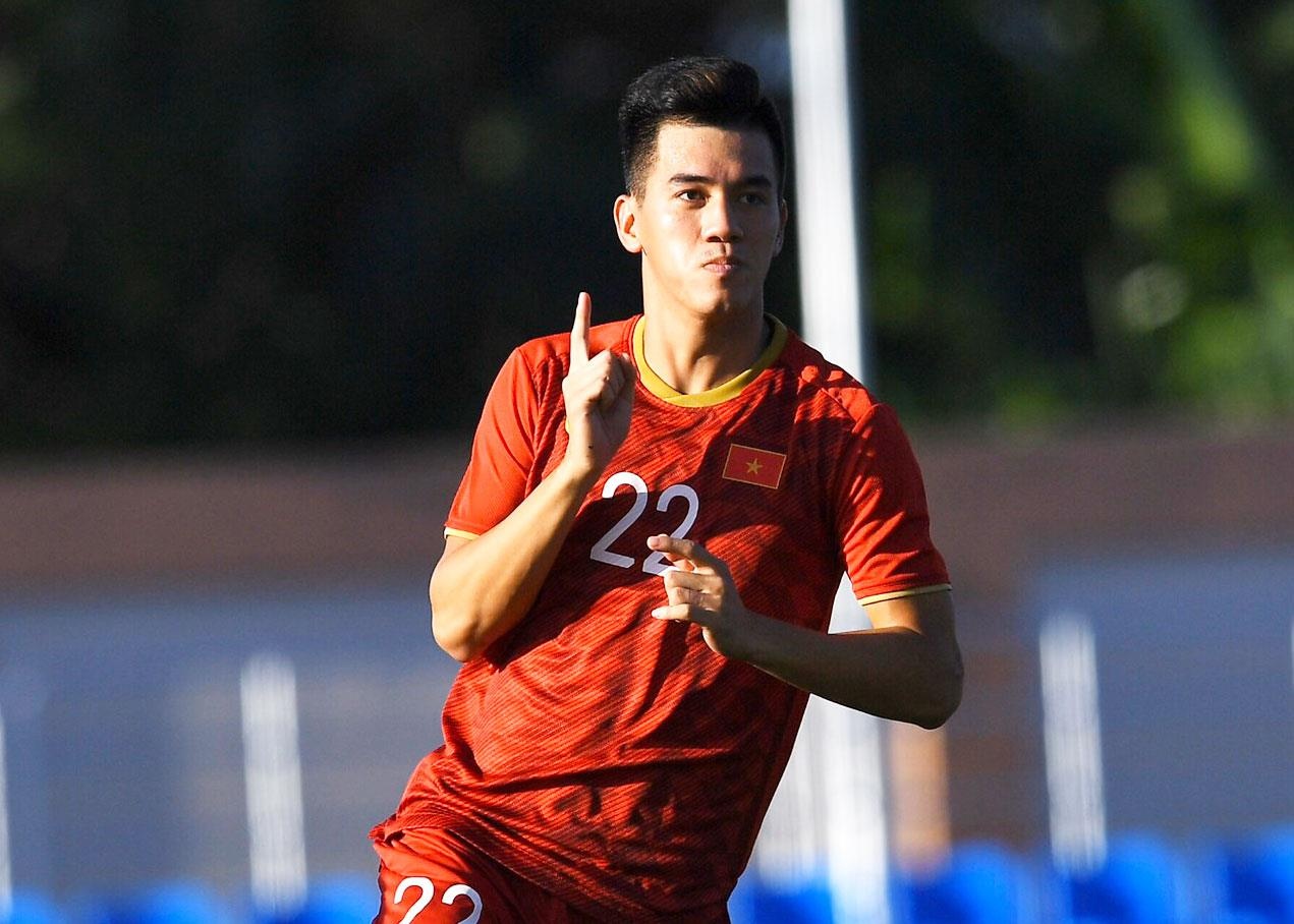 Tien Linh lap hat-trick giup U22 Viet Nam thang Lao 6-1 hinh anh