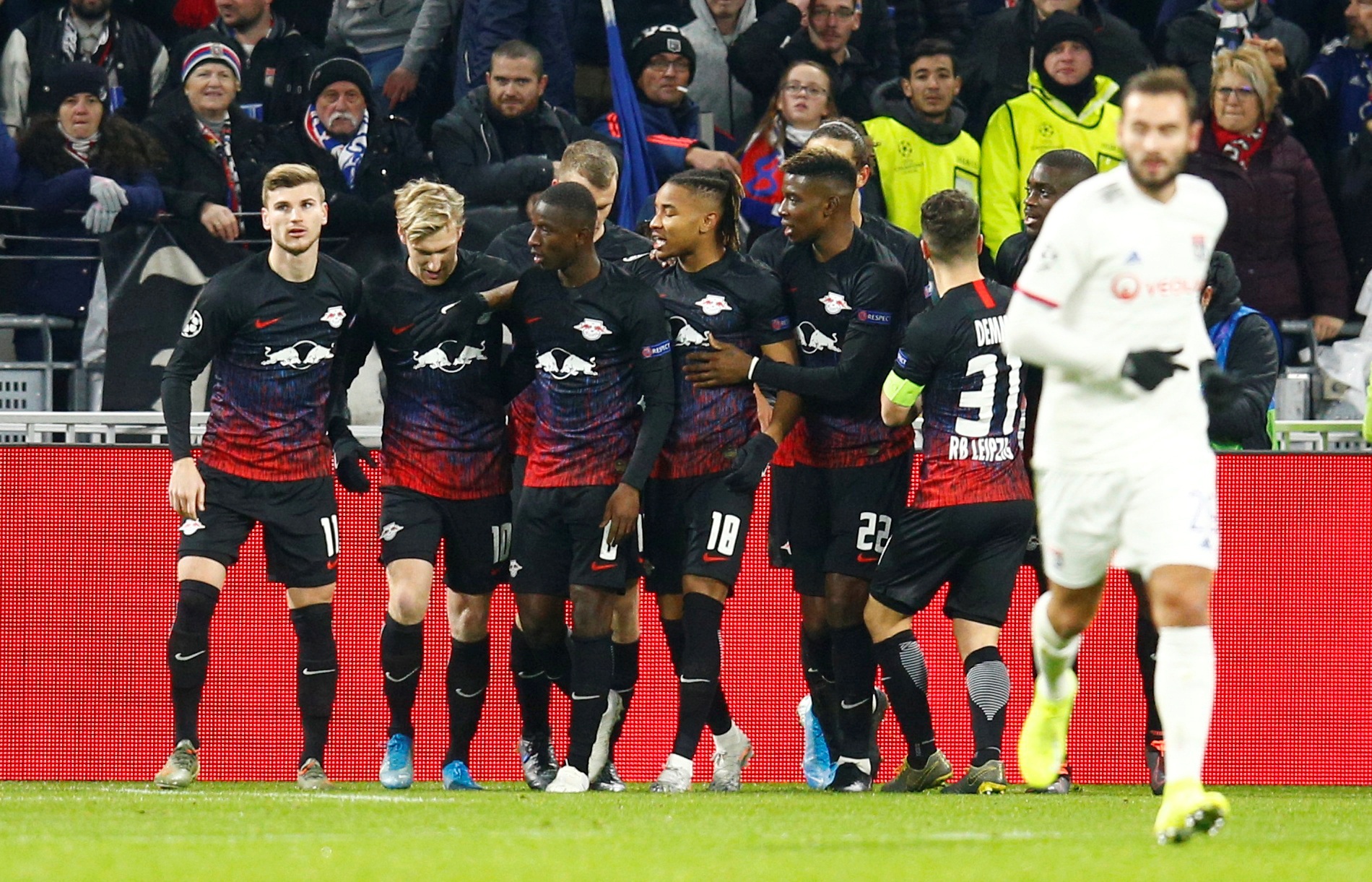 16 doi vao vong loai truc tiep cup C1 anh 13