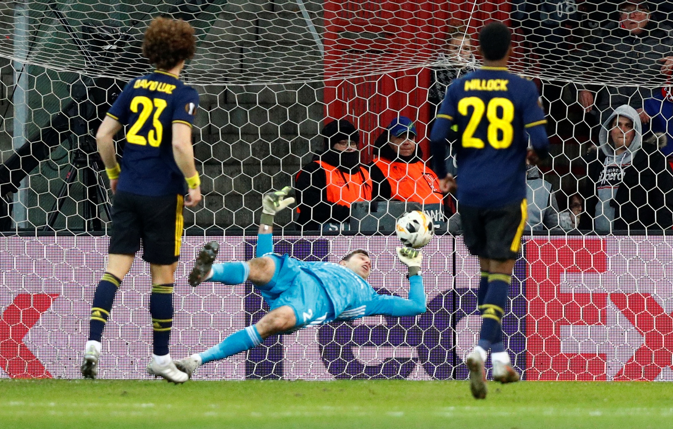 Arsenal qua vong bang Europa League anh 6