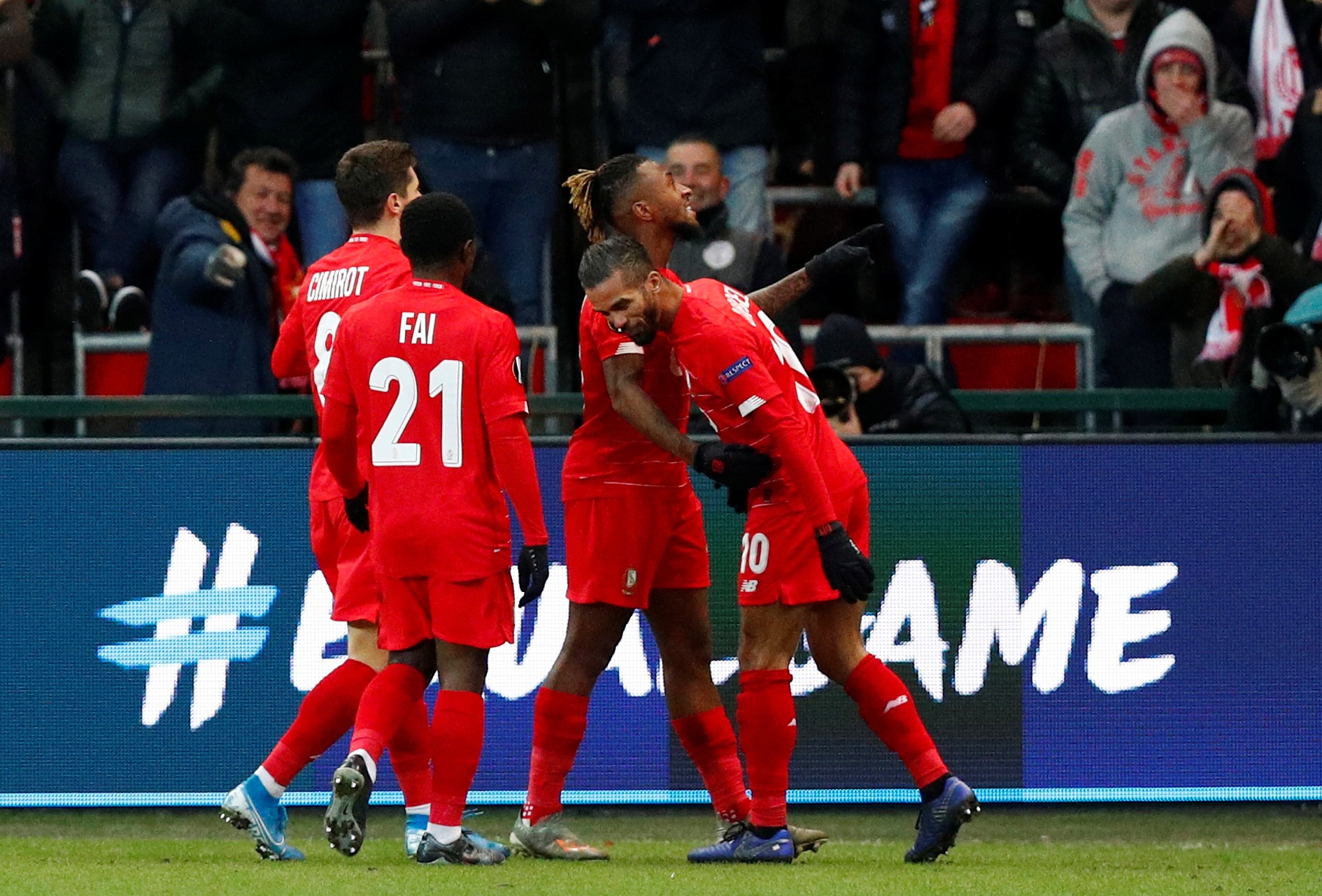 Arsenal qua vong bang Europa League anh 5