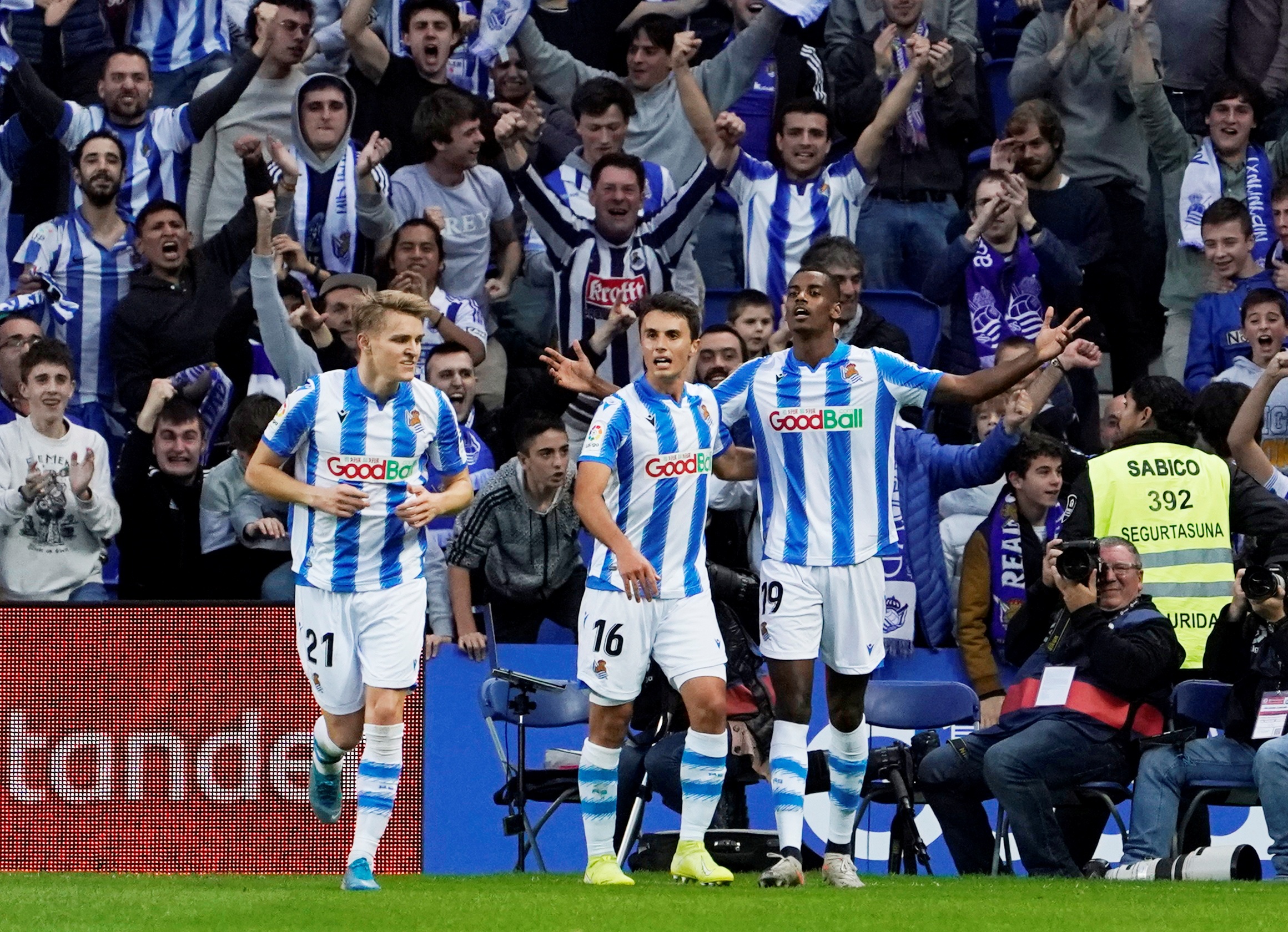 Barca hoa Sociedad anh 7