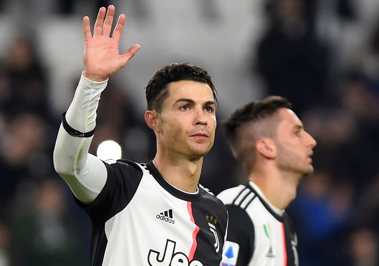 Ronaldo lap cu dup dua Juventus tro lai ngoi dau Serie A hinh anh
