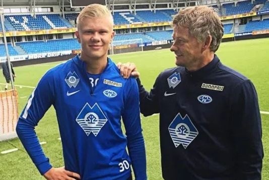 Erling Haaland sang MU anh 1