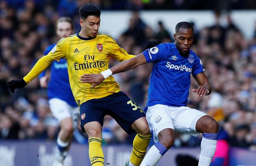 HLV Mikel Arteta chung kien Arsenal chia diem Everton hinh anh