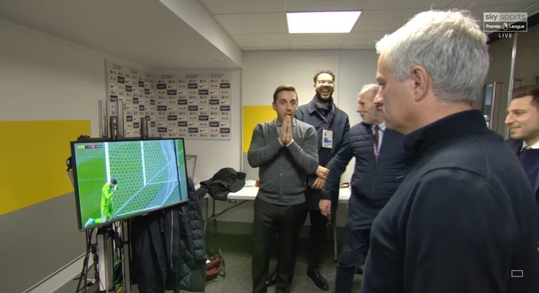 Mourinho xem De Gea sai lam anh 1