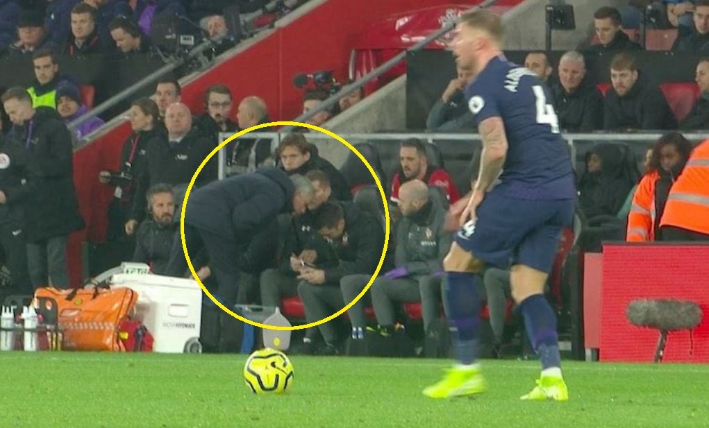 Mourinho nhin trom doi thu anh 1