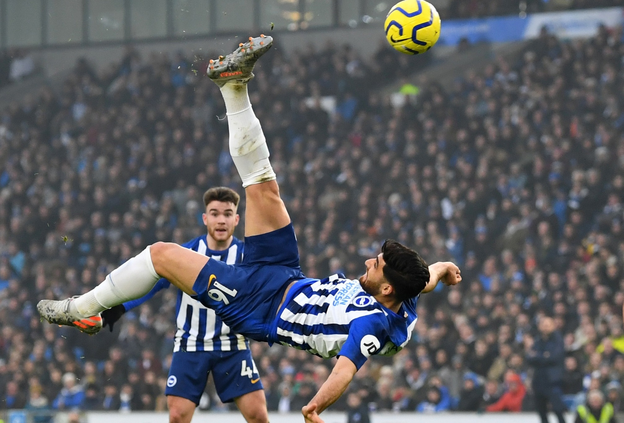 Tien dao Iran toa sang khien Chelsea chia diem truoc Brighton hinh anh