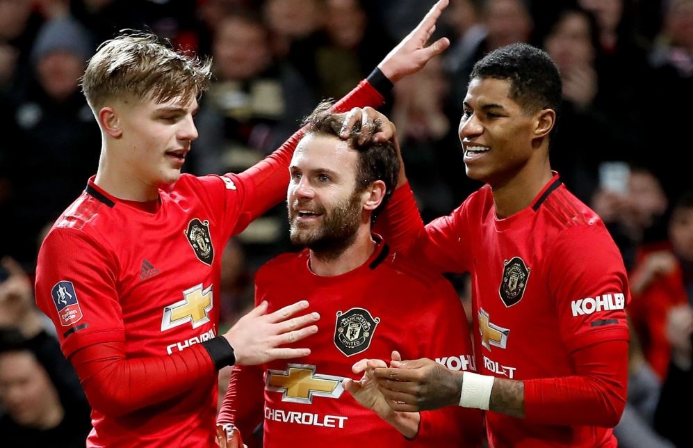 Mata toa sang dua MU vao vong 4 FA Cup hinh anh