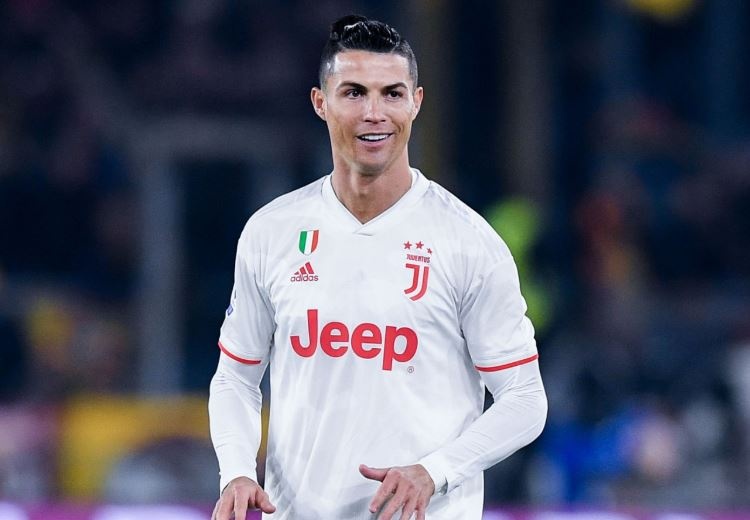 Ronaldo noi dai ky luc vao doi hinh tieu bieu UEFA hinh anh
