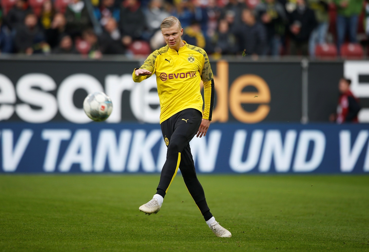 Haaland lap hat-trick anh 1