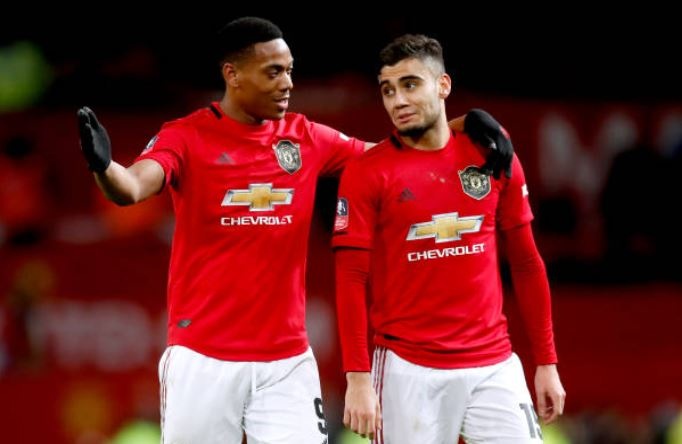 CDV ngan ngam voi tinh huong va vao nhau cua 2 sao MU hinh anh