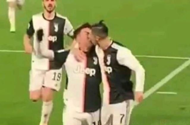 Dybala bat ngo voi hanh dong cua Ronaldo hinh anh