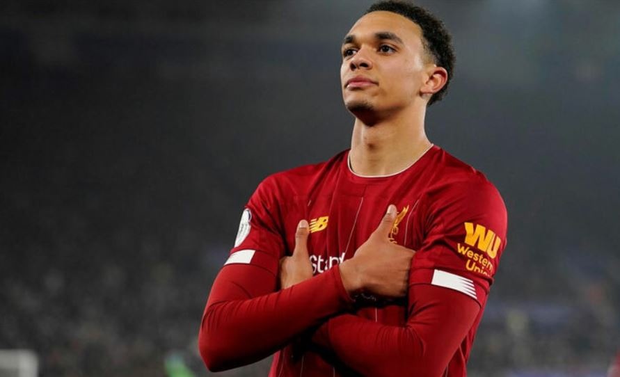 Alexander-Arnold di vao lich su sau tran thang Wolves hinh anh
