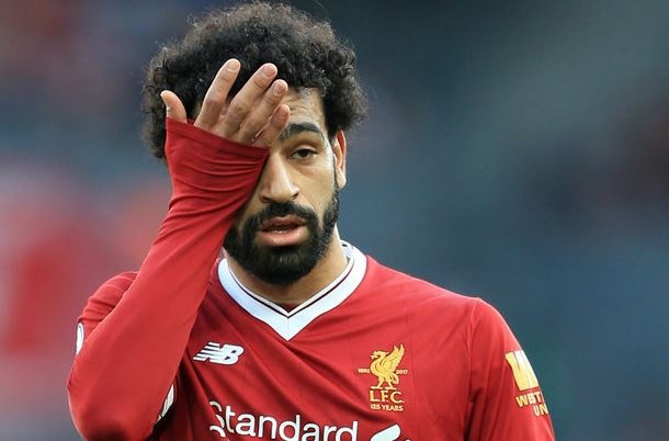 Salah chuyen cho dong doi di bo ngoai duong bien hinh anh