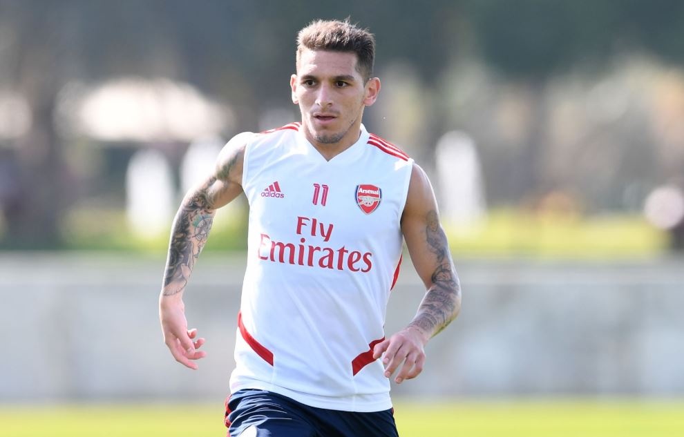 Arsenal thay mau doi hinh anh 8