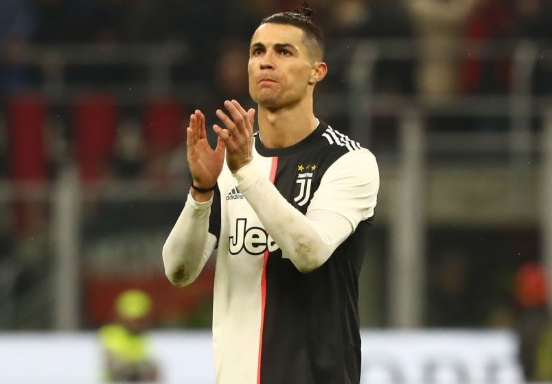 'Ronaldo mat hut ca tran, thanh nguoi hung nho qua penalty' hinh anh