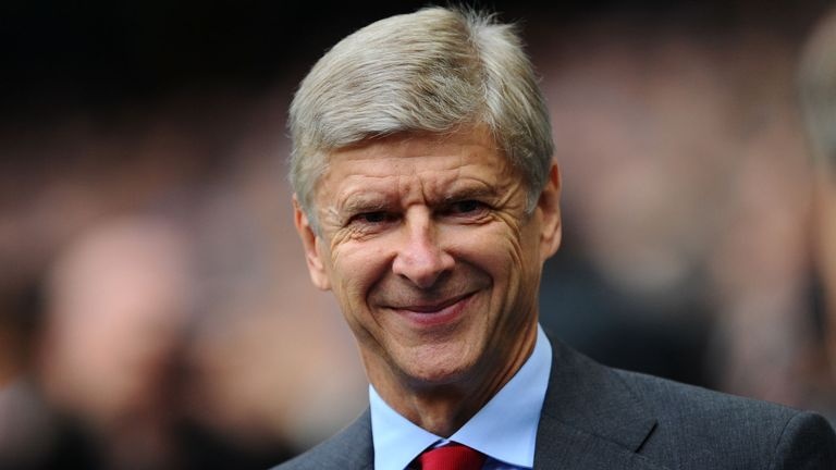 Arsene Wenger: 'Man City xung dang bi trung phat' hinh anh