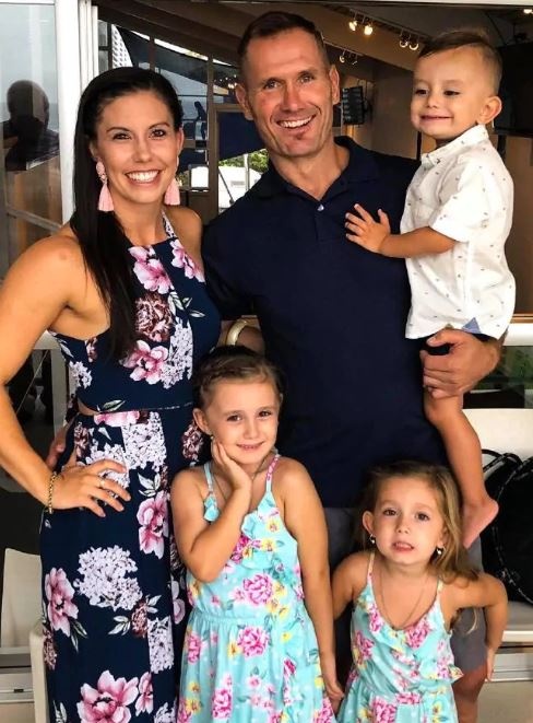 cau thu bong bau duc giet vo con anh 1