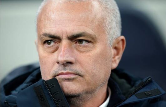 HLV Mourinho: 'Cau thu cua toi chet ca roi' hinh anh
