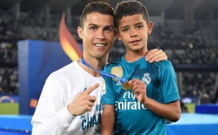 Ronaldo Junior gay sot voi doan video noi troi chay 4 thu tieng hinh anh