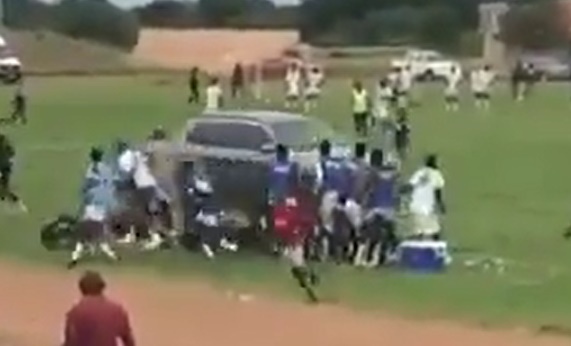 CDV lai xe duoi trong tai o giai dau tai Nam Phi hinh anh