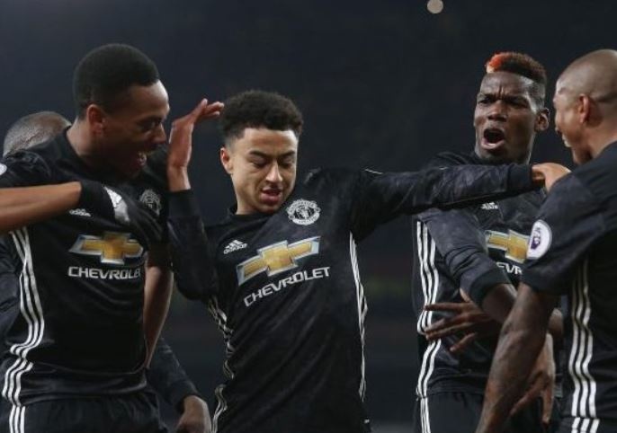 Lingard gay phan no vi nhay hiphop trong buoi tap hinh anh