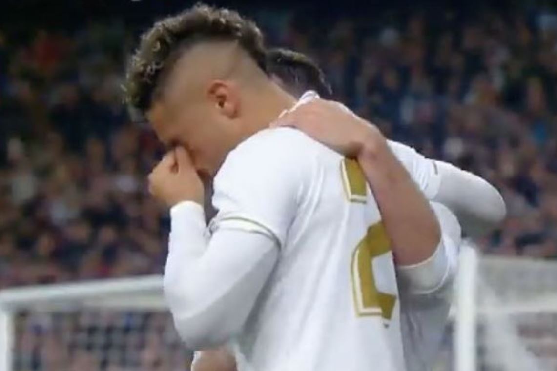 Sao Real khoc sau khi ghi ban ket lieu Barca hinh anh