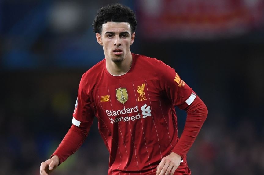 6 sao tre sinh nam 2001 khuay dao san co nuoc Anh anh 4