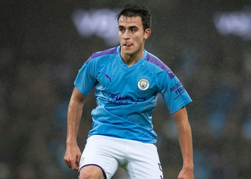 6 sao tre sinh nam 2001 khuay dao san co nuoc Anh anh 6