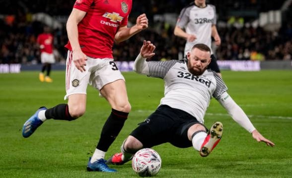 Rooney choi mau lua trong ngay tai ngo Man Utd hinh anh