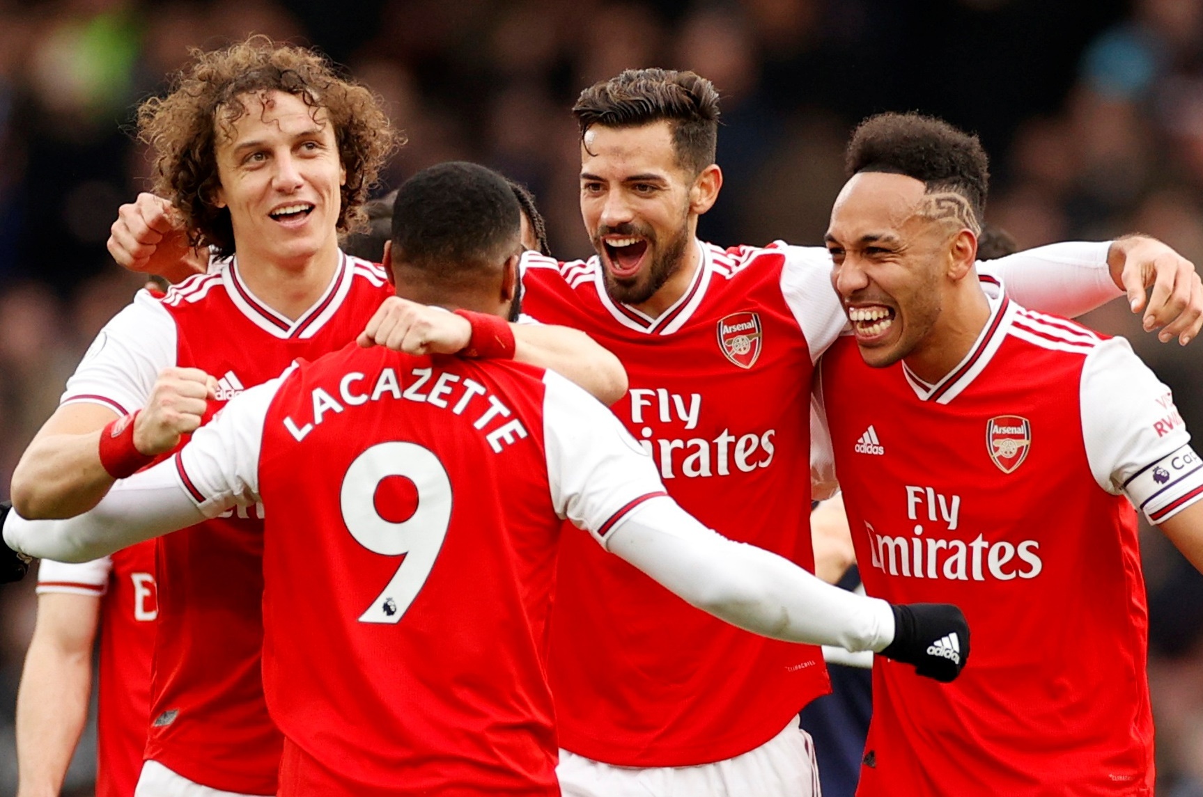 VAR giup Arsenal noi dai mach bat bai tai Premier League hinh anh