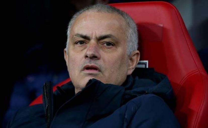 Mourinho do loi cho chan thuong sau chuoi tran te nhat su nghiep hinh anh