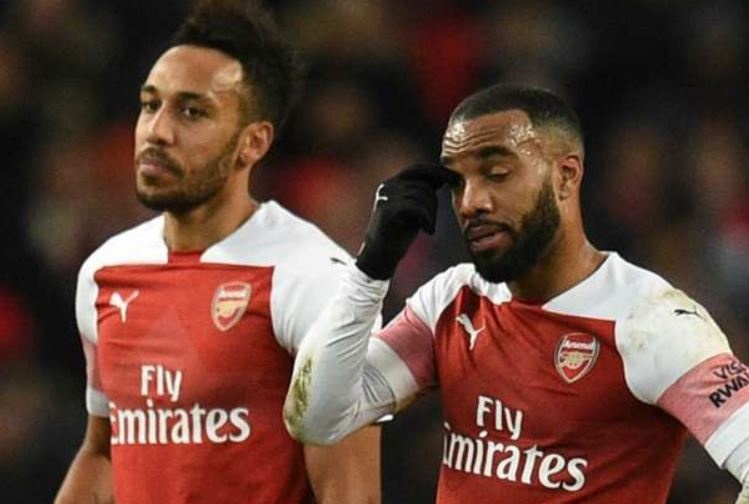 Cau thu Arsenal tiep xuc voi nguoi nhiem Covid-19 hinh anh