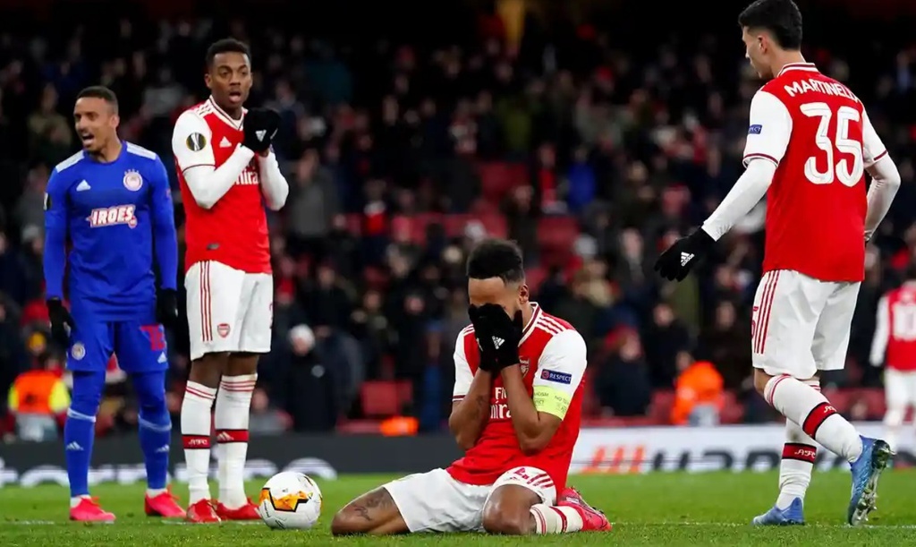 Cau thu Arsenal tiep xuc voi nguoi nhiem covid-19 anh 1