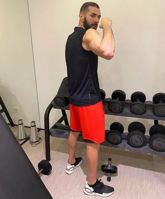 Neymar,  Mbappe thay doi thoi quen vi dich Covid-19 anh 5