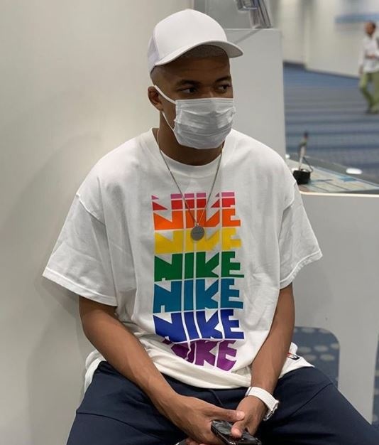 Neymar,  Mbappe thay doi thoi quen vi dich Covid-19 anh 2