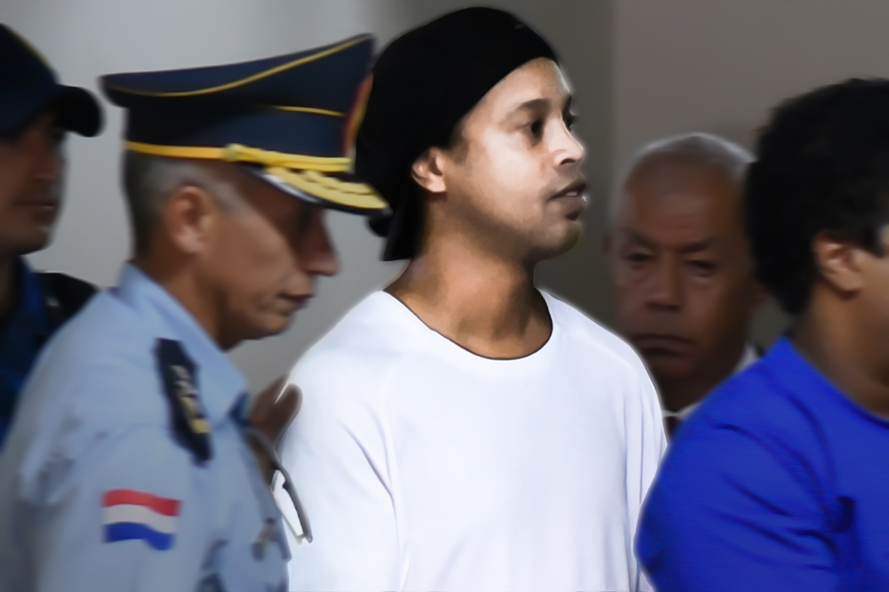 Ronaldinho - dai su tu thien den nha vo dich futsal trong tu hinh anh