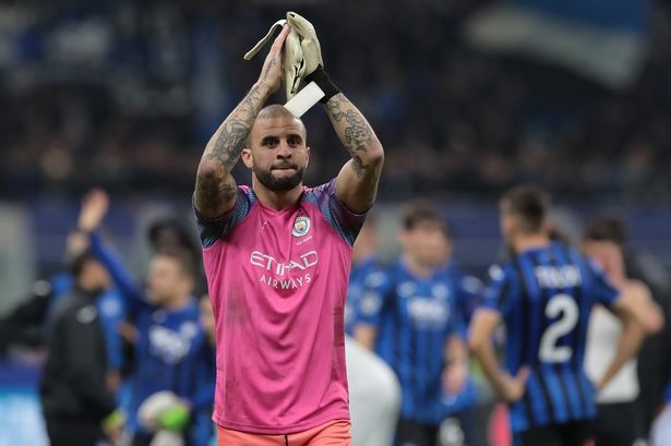 Doi hinh 11 hau ve phai hay nhat the gioi hien nay anh 1