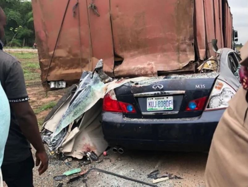 Tuyen thu Nigeria thiet mang sau tai nan xe hoi anh 1