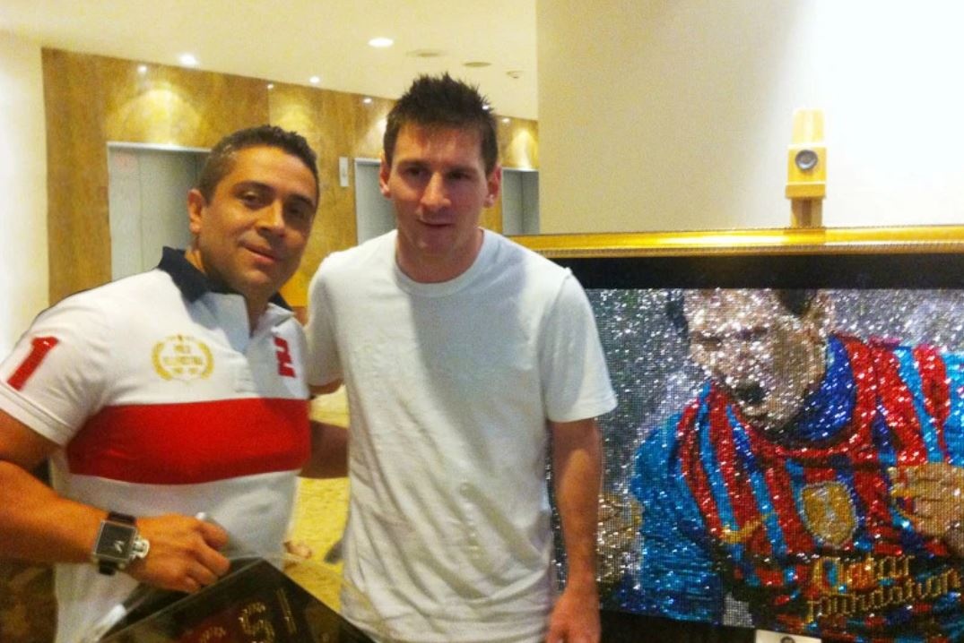 Ronaldo chi trieu USD de so huu buc tranh sang hon Messi anh 1