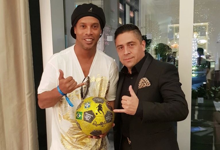 Ronaldo chi trieu USD de so huu buc tranh sang hon Messi anh 8