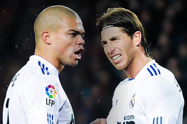 Doi hinh Real bi Barca vui dap 5-0 dang o dau? hinh anh