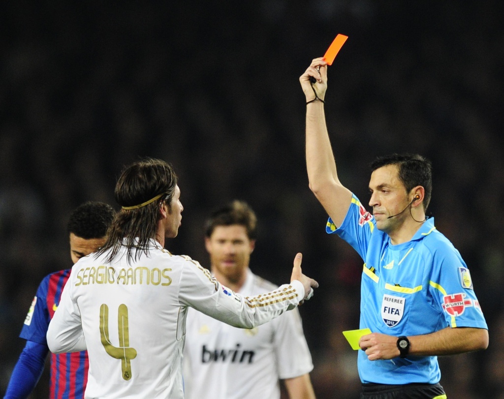 Doi hinh Real bi Barca vui dap 5-0 anh 3