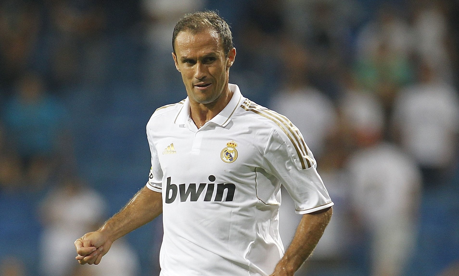 Doi hinh Real bi Barca vui dap 5-0 anh 5