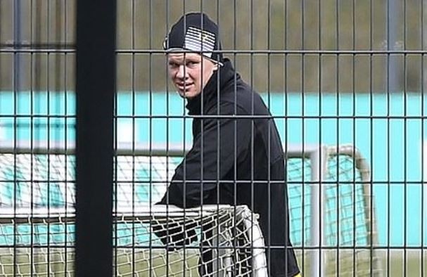 Haaland tap theo phuong phap la trong mua dich hinh anh