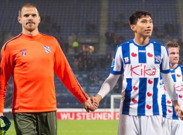 Heerenveen chia tay cung luc 5 cau thu phong ngu hinh anh